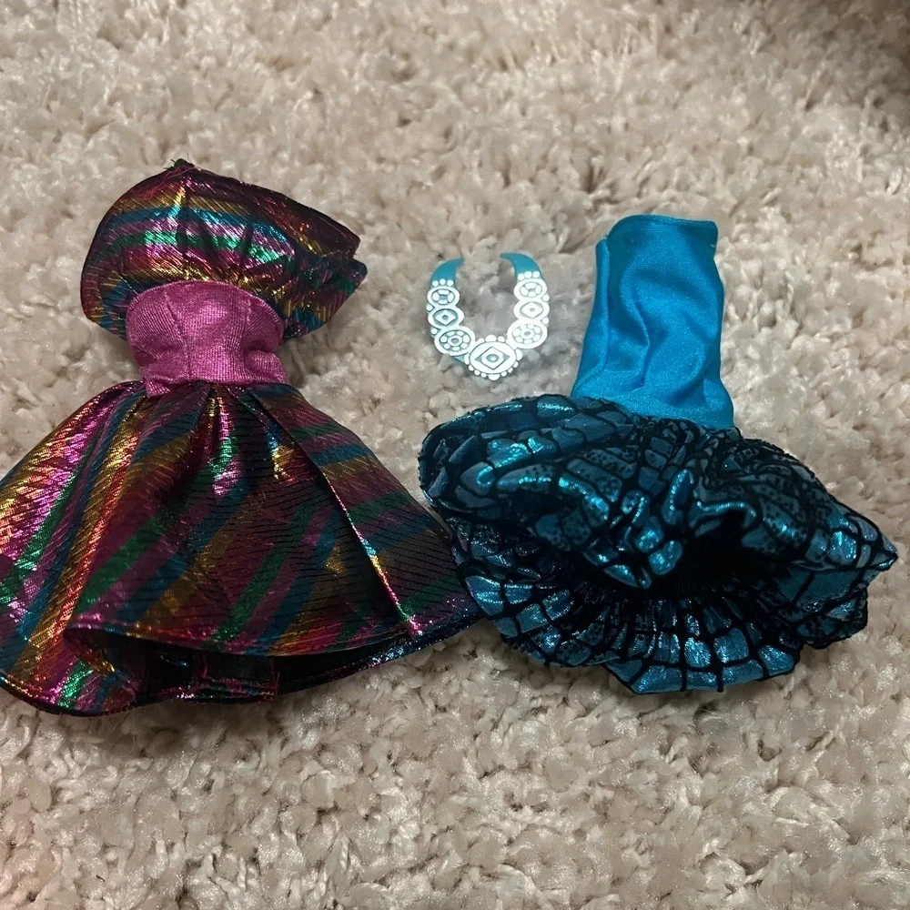 2 Vintage 1990’s Sparkle and Shimmer Barbie Dresses   WesternTurquoise Necklace